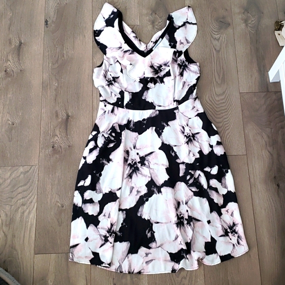 Rickis floral print flare dress - Picture 1 of 3